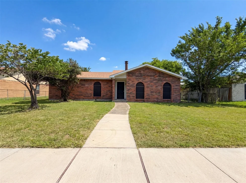 Unit for sale at 1906 Stockton Trail, Grand Prairie, TX 75052