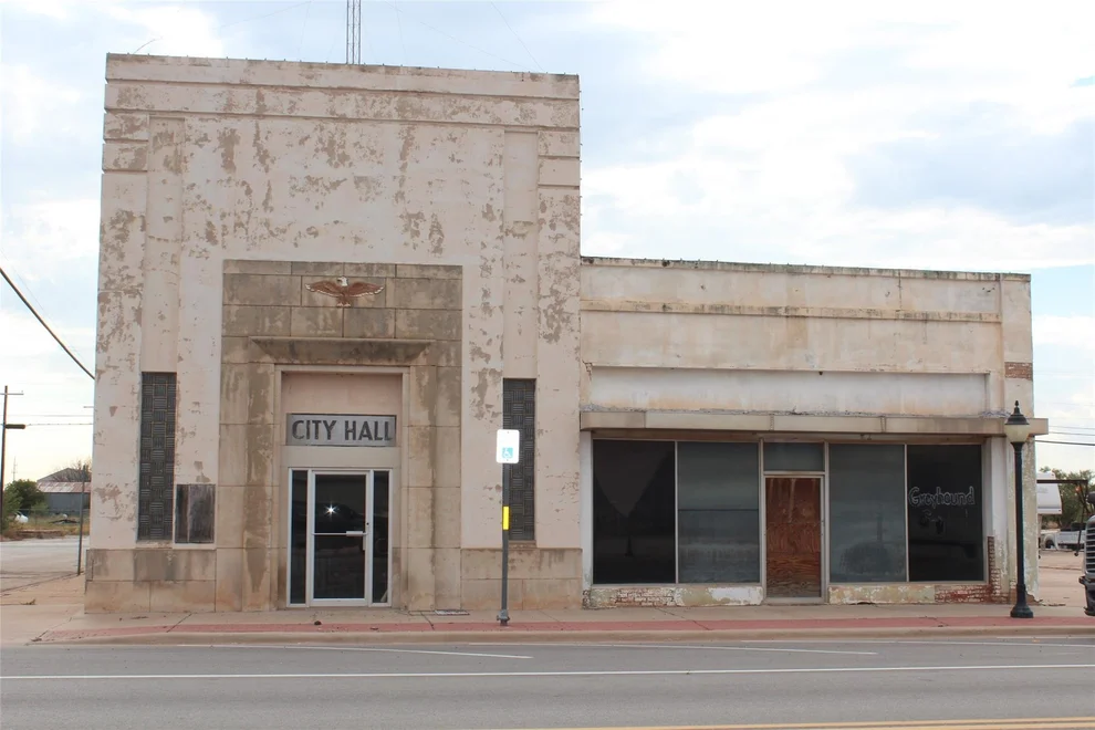 Unit for sale at 202 N Central Avenue, Knox City, TX 79529