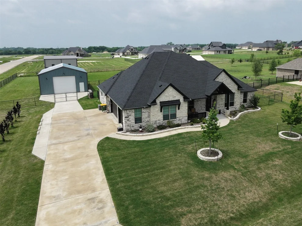 Unit for sale at 460 Tristin Lane, Waxahachie, TX 75167