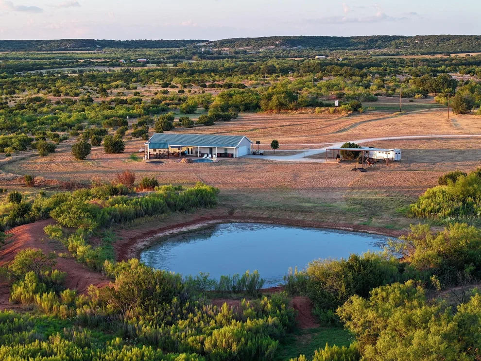 Unit for sale at 6942 US Highway 83, Ovalo, TX 79541