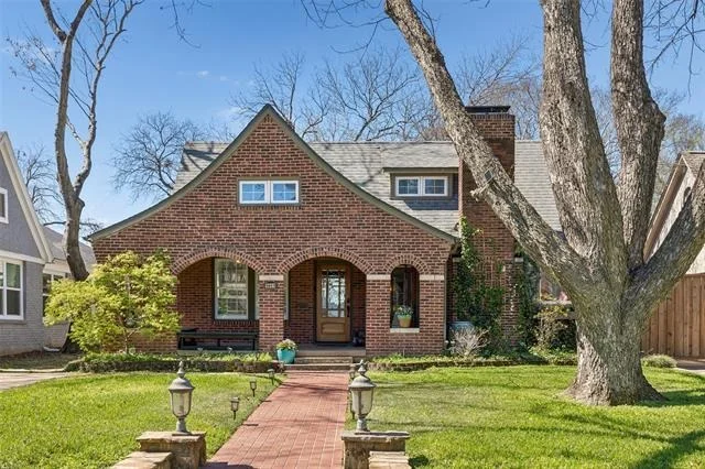 Unit for sale at 1011 N Clinton Avenue, Dallas, TX 75208