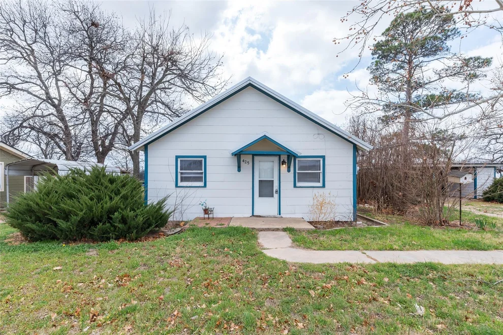 Unit for sale at 425 S 1st Street W, Clyde, TX 79510