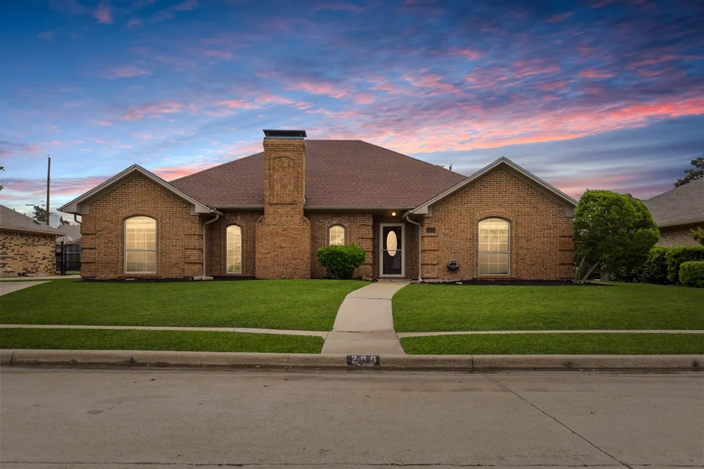 Unit for sale at 200 Sunny Crest Drive, Murphy, TX 75094