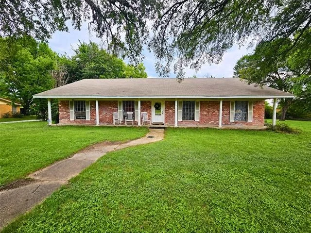 Unit for sale at 1003 W Angeline Street, Groesbeck, TX 76642