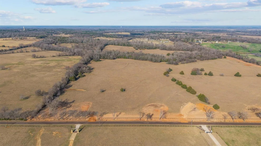 Unit for sale at 17700 County Road 477, Lindale, TX 75771