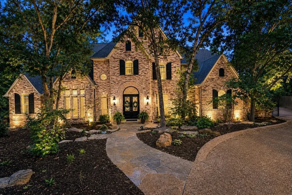 Unit for sale at 801 Huntington Court, Southlake, TX 76092