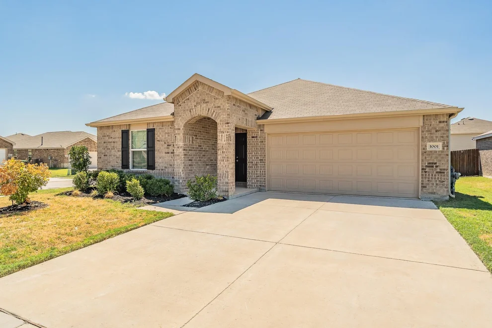 Unit for sale at 1001 Paso Fino Drive, Haslet, TX 76052