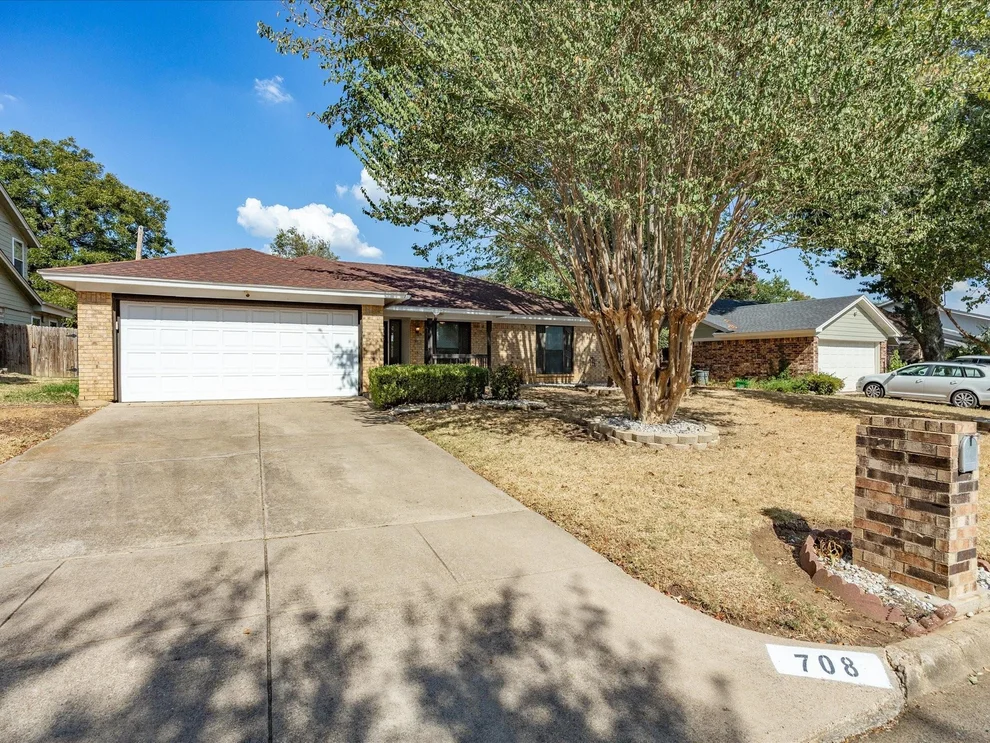 Unit for sale at 708 NW Sandra Lane, Burleson, TX 76028