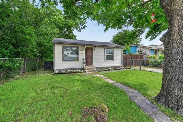 Unit for sale at 1119 E Cantey Street, Fort Worth, TX 76104