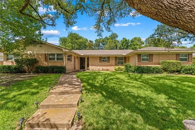 Unit for sale at 708 Topeka Drive, Woodway, TX 76712