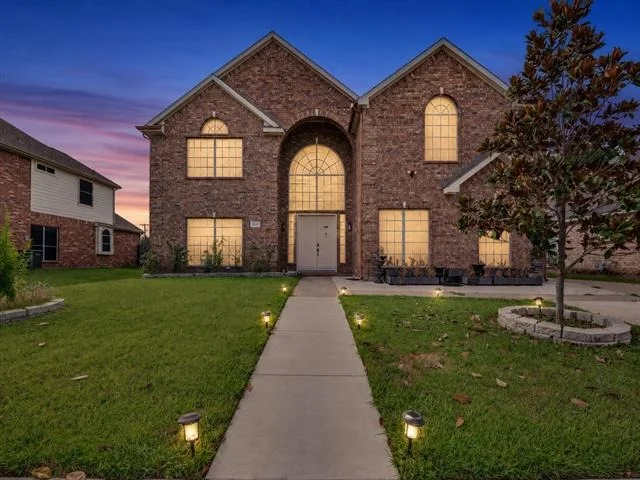 Unit for sale at 2811 Gillespie Lane, Grand Prairie, TX 75052