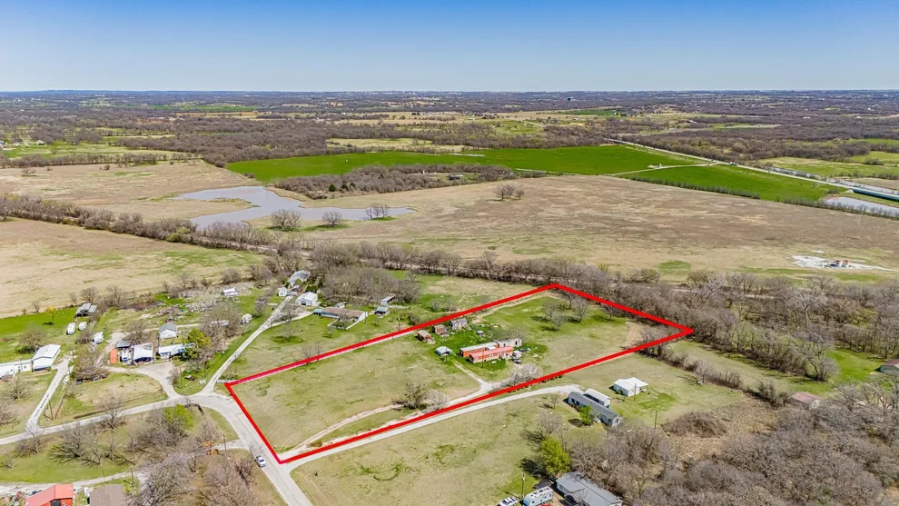 Unit for sale at 528 Stonegate Drive, Paradise, TX 76073