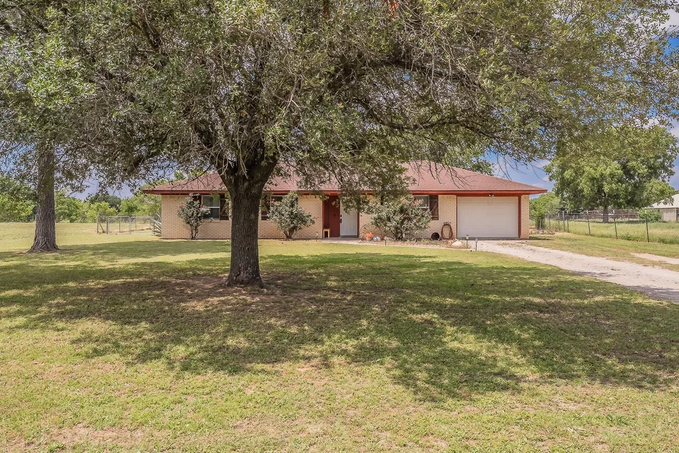 Unit for sale at 350 S Pearson Lane, Azle, TX 76020