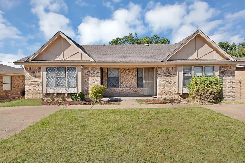 Unit for sale at 1709 Patricia Street, Arlington, TX 76012