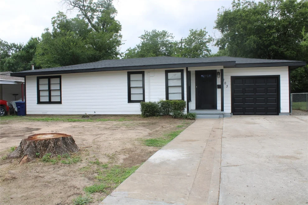 Unit for sale at 2203 SOUTHSIDE DR, Brownwood, TX 76801
