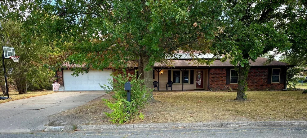 Unit for sale at 745 42nd Street SW, Paris, TX 75460