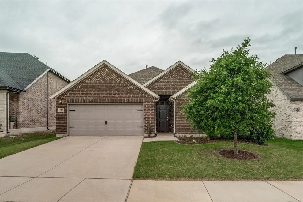 Unit for sale at 925 Royal Lane, Celina, TX 75009