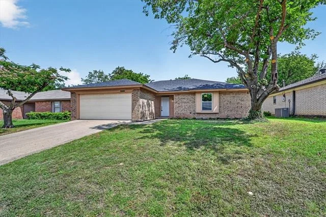 Unit for sale at 3200 S Meadow Drive, Fort Worth, TX 76133