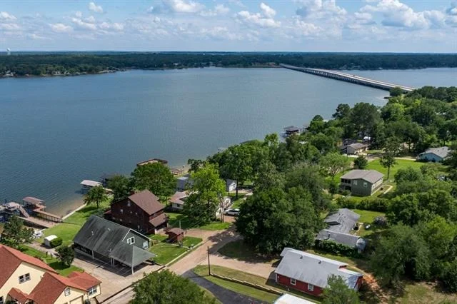 Unit for sale at 138 Pin Oak Drive, Mabank, TX 75156