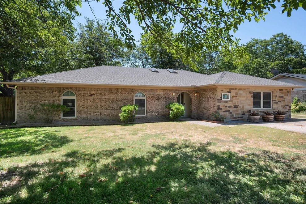 Unit for sale at 401 Hutson Drive, Corsicana, TX 75110