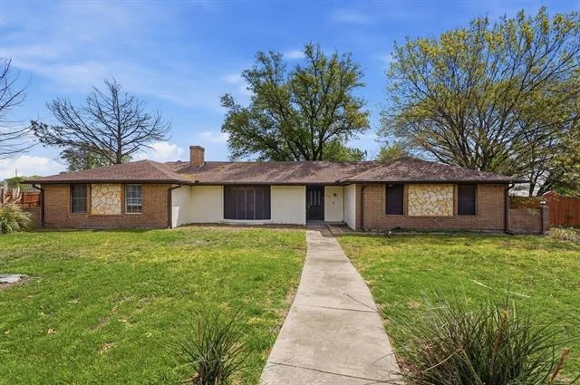 Unit for sale at 108 Pearly Top Drive, Glenn Heights, TX 75154