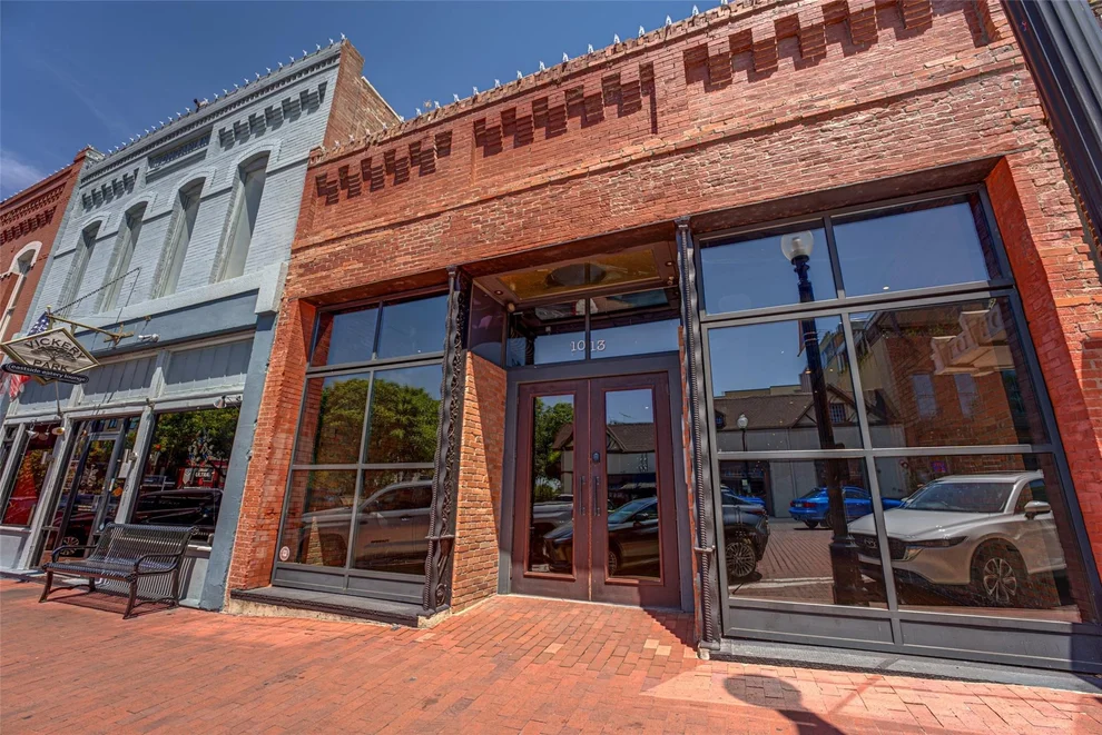 Unit for sale at 1013 E 15th Street, Plano, TX 75074