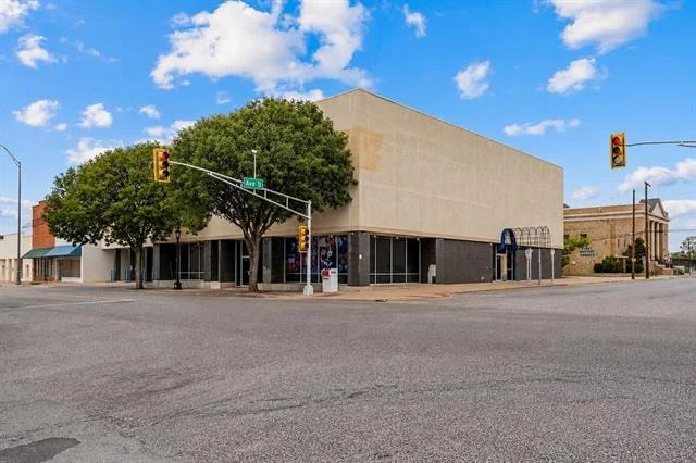 Unit for sale at 317 E 3rd Street, Burkburnett, TX 76354
