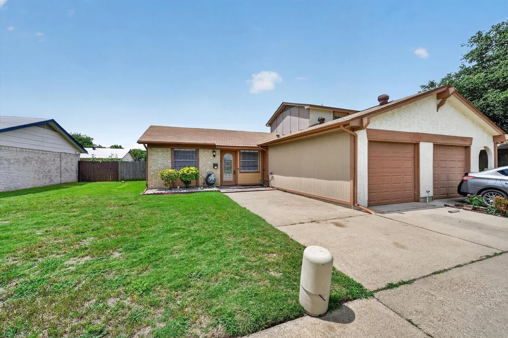 Unit for sale at 1012 Plover Lane, Arlington, TX 76015
