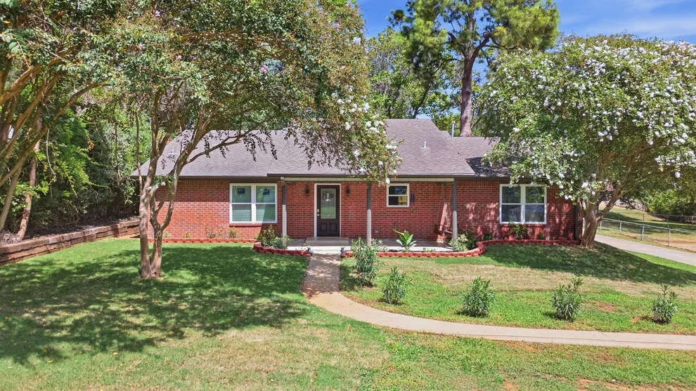 Unit for sale at 119 Stephanie Drive, Palestine, TX 75803