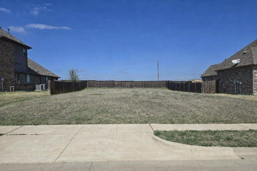 Unit for sale at 417 Berkshire Lane, Sherman, TX 75092