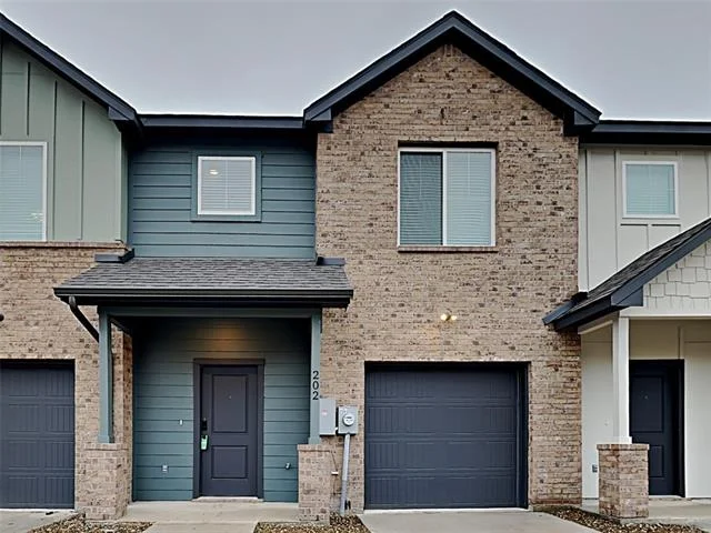 Unit for sale at 201 Briarwood Lane, Forest Hill, TX 76140
