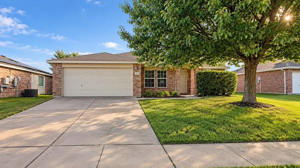 Unit for sale at 613 Redwing Drive, Saginaw, TX 76131