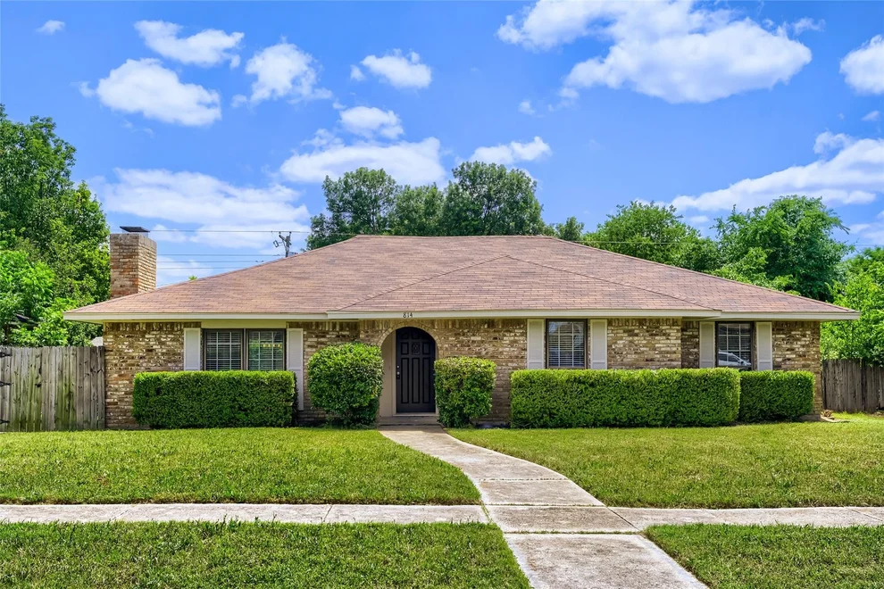 Unit for sale at 814 Oakbluff Drive, Lancaster, TX 75146