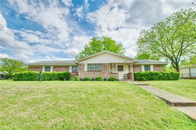 Unit for sale at 1204 W 21st Street, Clifton, TX 76634
