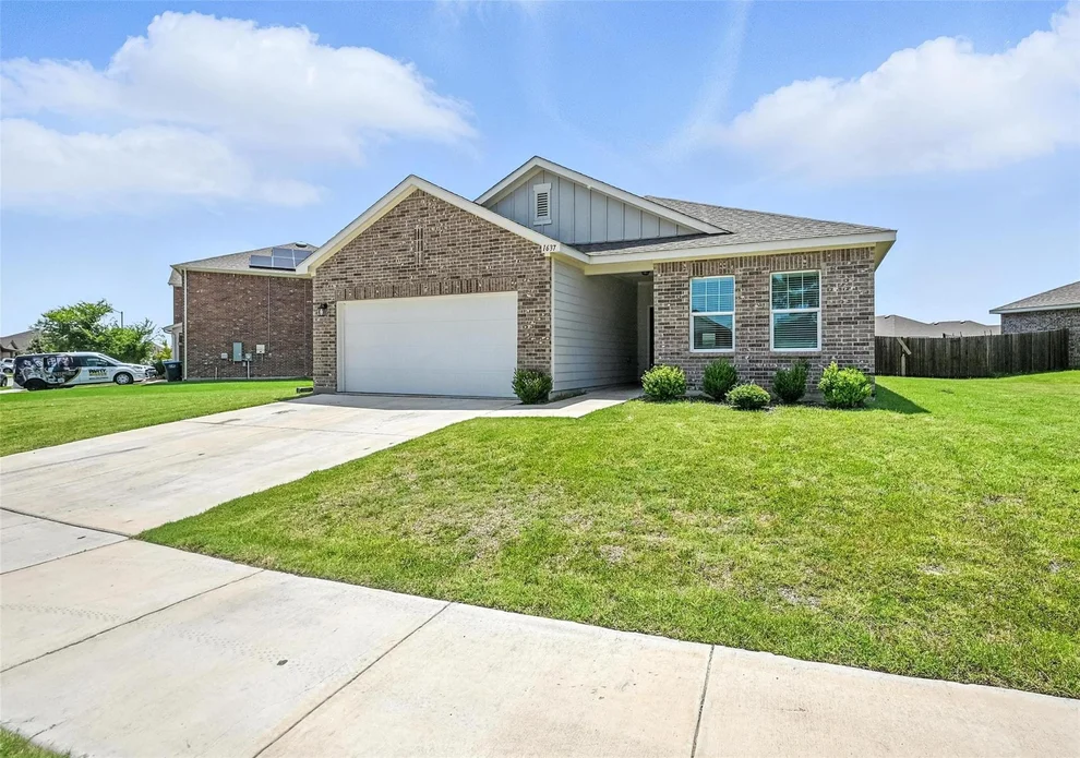 Unit for sale at 1637 Escondido Drive, Fort Worth, TX 76052