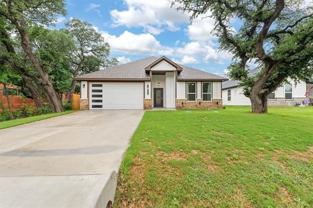Unit for sale at 3023 Steepleridge Circle, Granbury, TX 76048