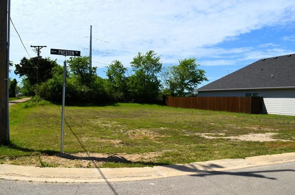 Unit for sale at 354 Preston Road, Mabank, TX 75147