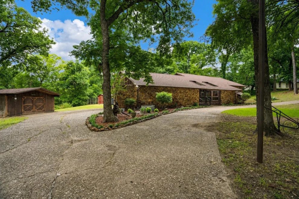 Unit for sale at 207 Shadowwood Trail, Ovilla, TX 75154