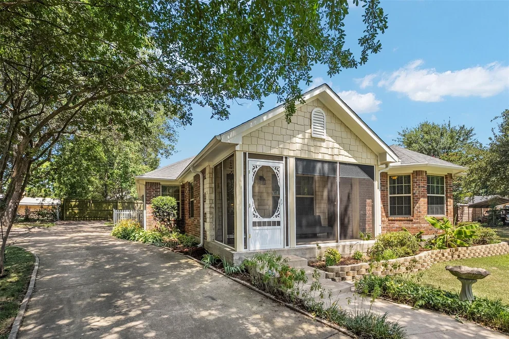 Unit for sale at 176 Seaside Drive, Gun Barrel City, TX 75156