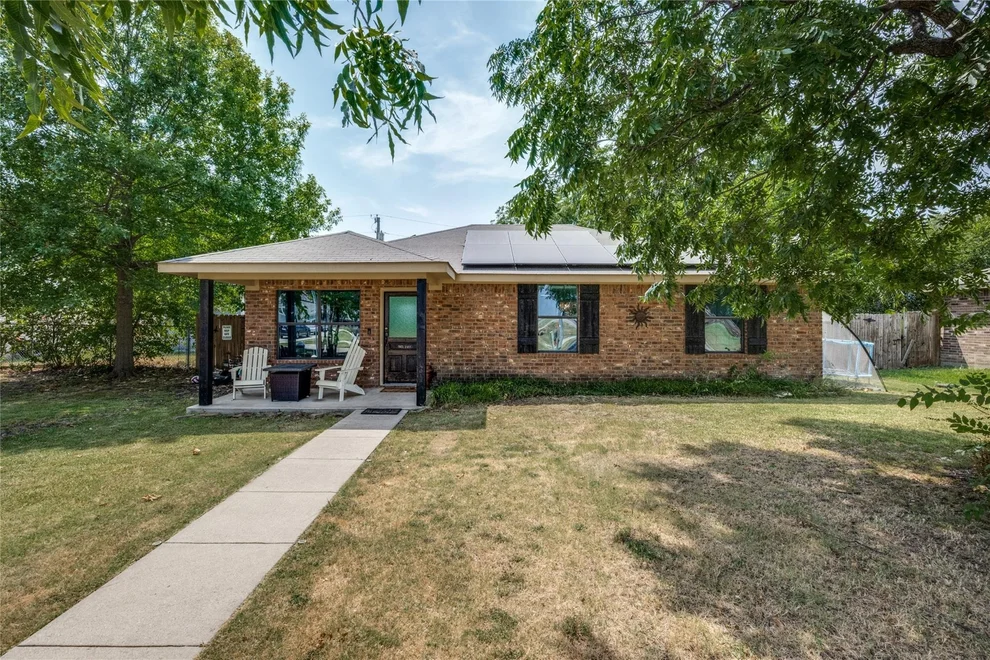 Unit for sale at 105 N 7th Street, Sanger, TX 76266