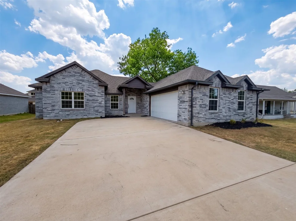 Unit for sale at 301 E Jefferson Street, Palmer, TX 75152
