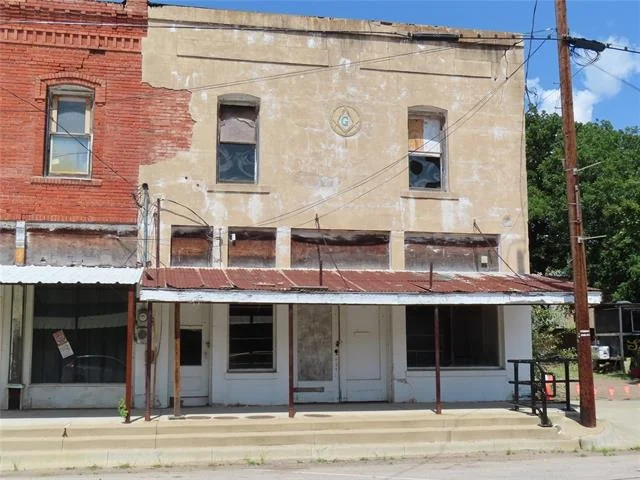 Unit for sale at 307 N Main Street, Kemp, TX 75143