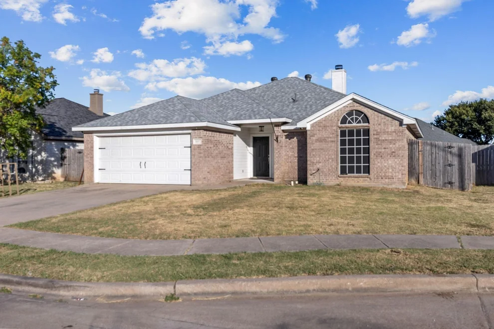 Unit for sale at 607 Meadowbrook Drive, Burleson, TX 76028