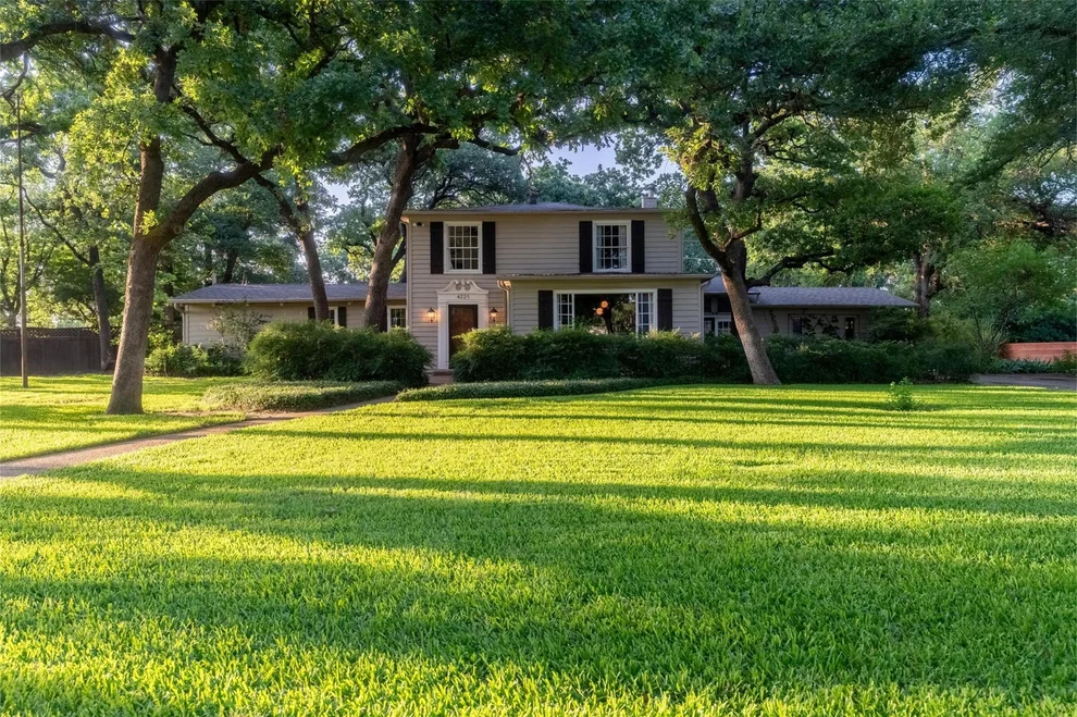 Unit for sale at 4221 Kenwood Court, Fort Worth, TX 76103