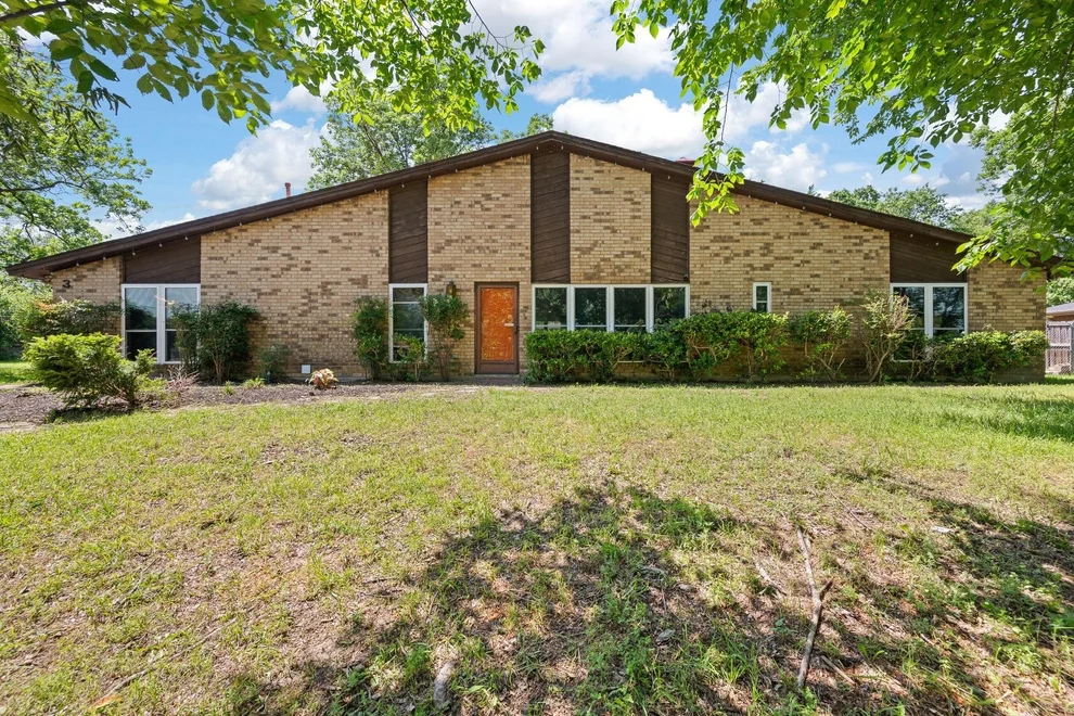 Unit for sale at 322 Frank Keasler Boulevard, Duncanville, TX 75116