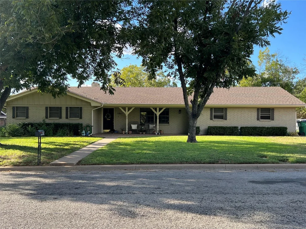 Unit for sale at 1811 W Overhill Drive, Stephenville, TX 76401