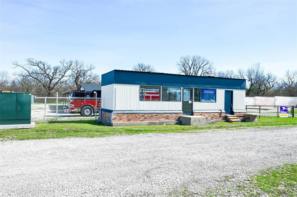 Unit for sale at 19710 US Highway 377, Whitesboro, TX 76273