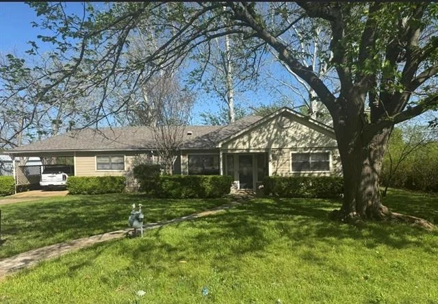 Unit for sale at 429 S Broadway Street, Bells, TX 75414