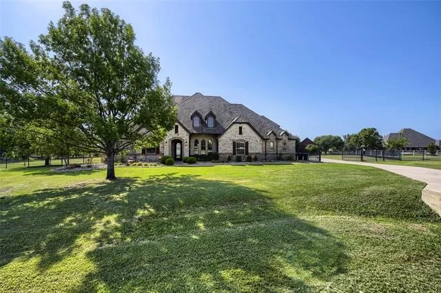 Unit for sale at 1501 Willow Tree Drive, Fort Worth, TX 76052