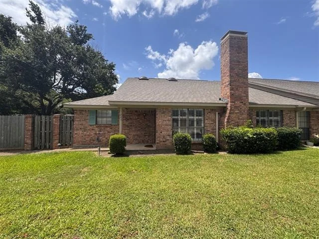 Unit for sale at 205 Northwood Boulevard, Corsicana, TX 75110